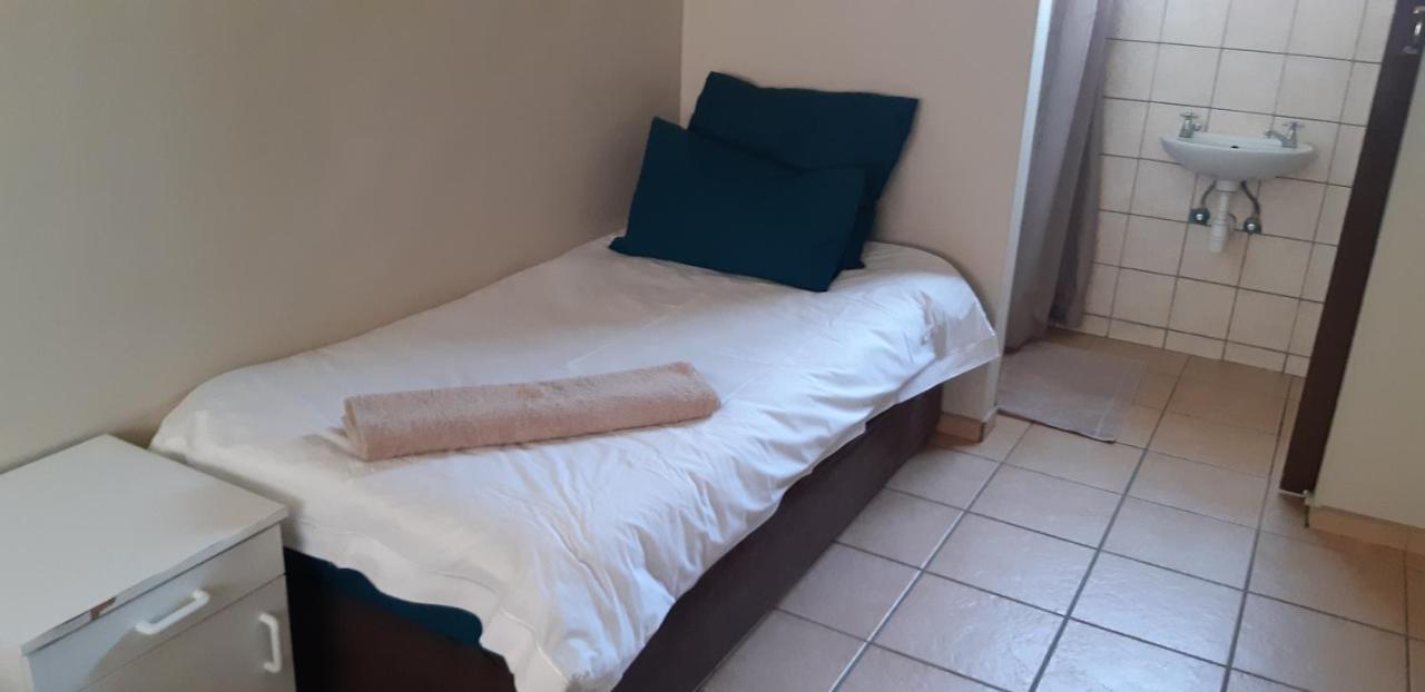 African Sky Guesthouse Віндгук Екстер'єр фото